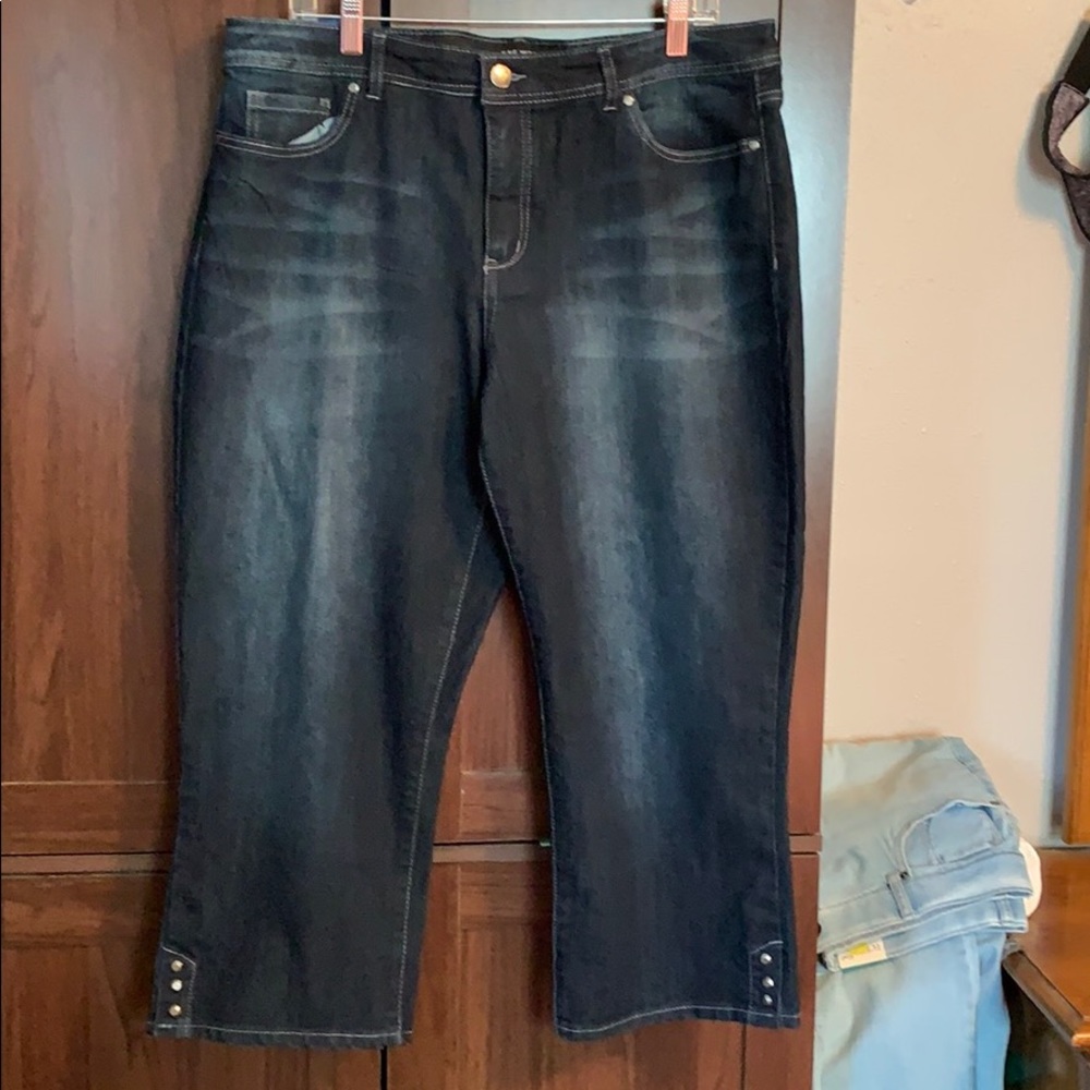 Ladies capris.